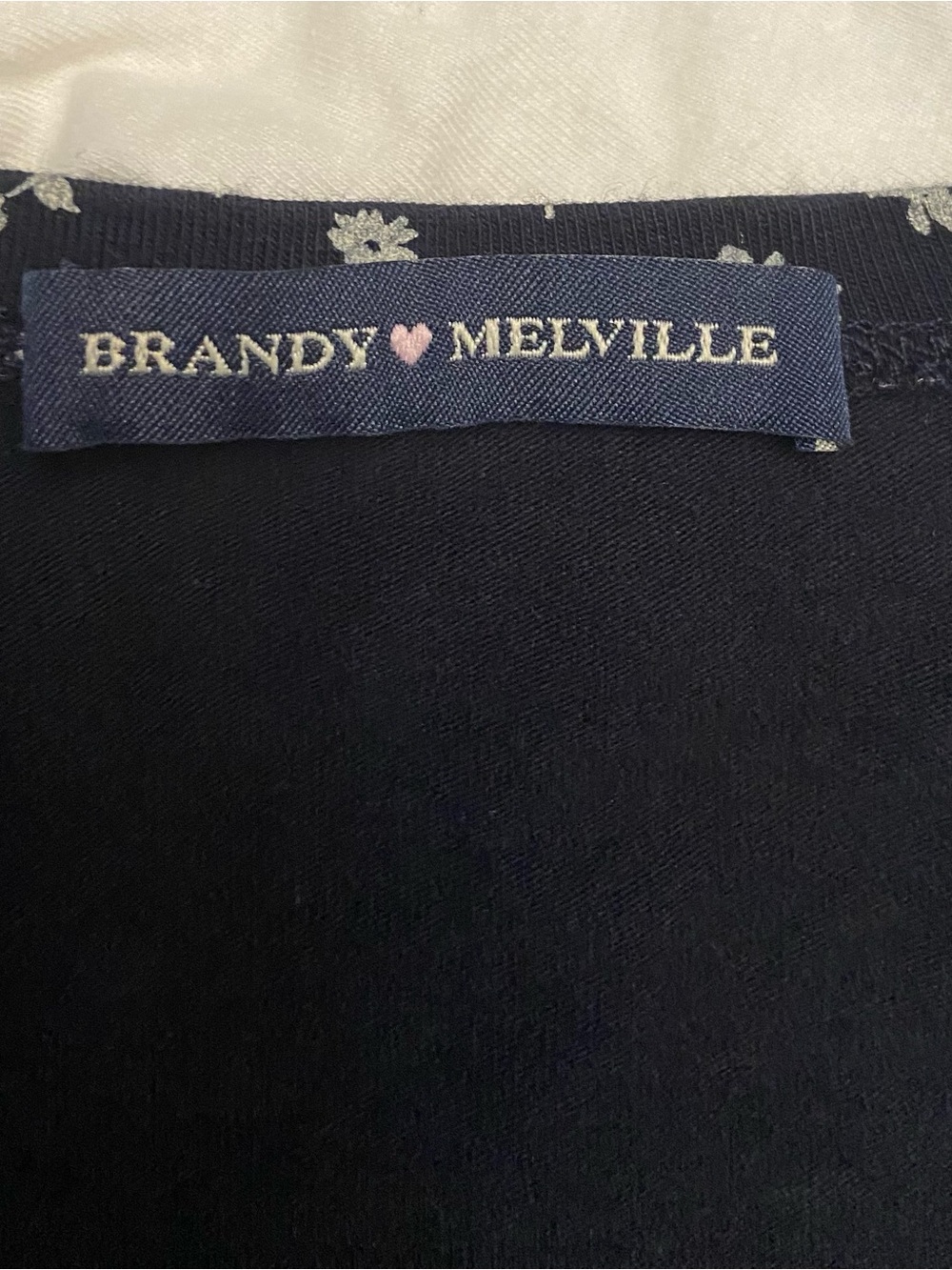 Brandy Melville Navy Floral V-Neck Cropped Top - Picture 2 of 6